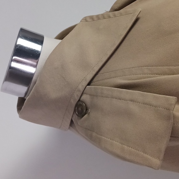 Burberry Classic 3/4 Trench Beige and Black Plaid Coat. - Picture 3 of 15